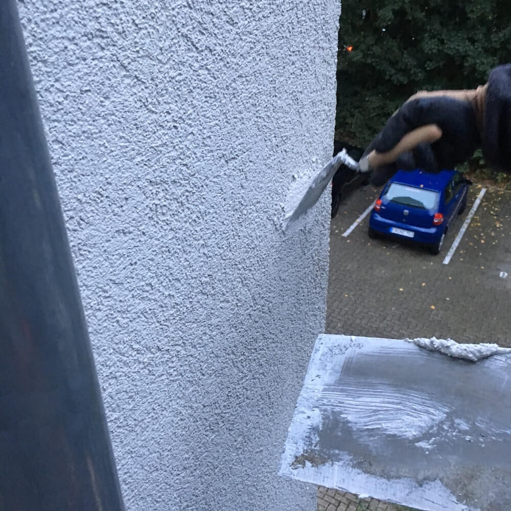 Leere Spechtlöcher verschließen mit Hubsteiger